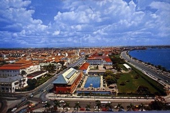  Singapore 1969. On the left Raffles Hotel and on the right The ‘Brit’ Club. 