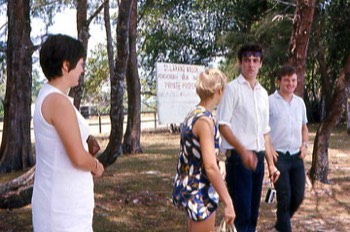  ( Jason’s Bay, Singapore 1970 )  L-R :  Sandy Lawson, Daphne Luttrell, Mick French and Brian Ashcroft enjoying a post Banyan stroll. 