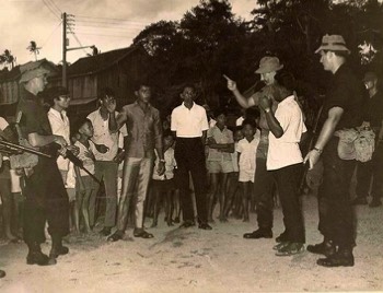  ( Ex BERSATU PADU [Perfect Unity] 1969/70 ) Mike French of 3 Cdo Int Pl testing his nonexistent Malay with the enemy forces north of Dungan. 